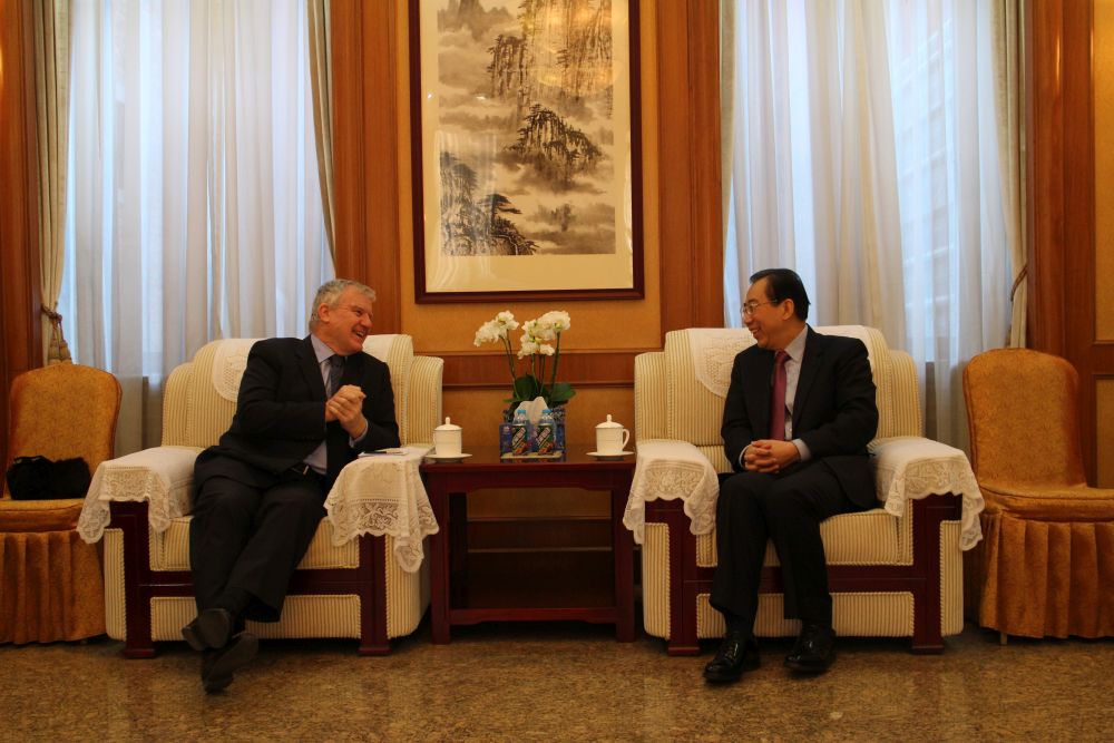 吳海龍會長會見英國東亞委員會秘書長麥啟安