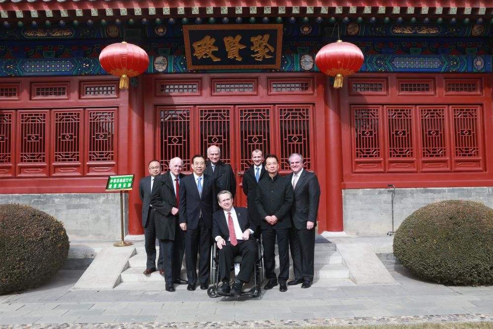 吳海龍會長會見美國前參議員代表團