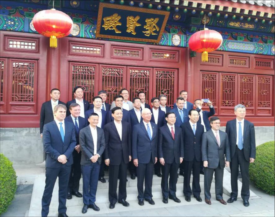 吳海龍會長與世經論壇主席施瓦布聯合舉行招待會