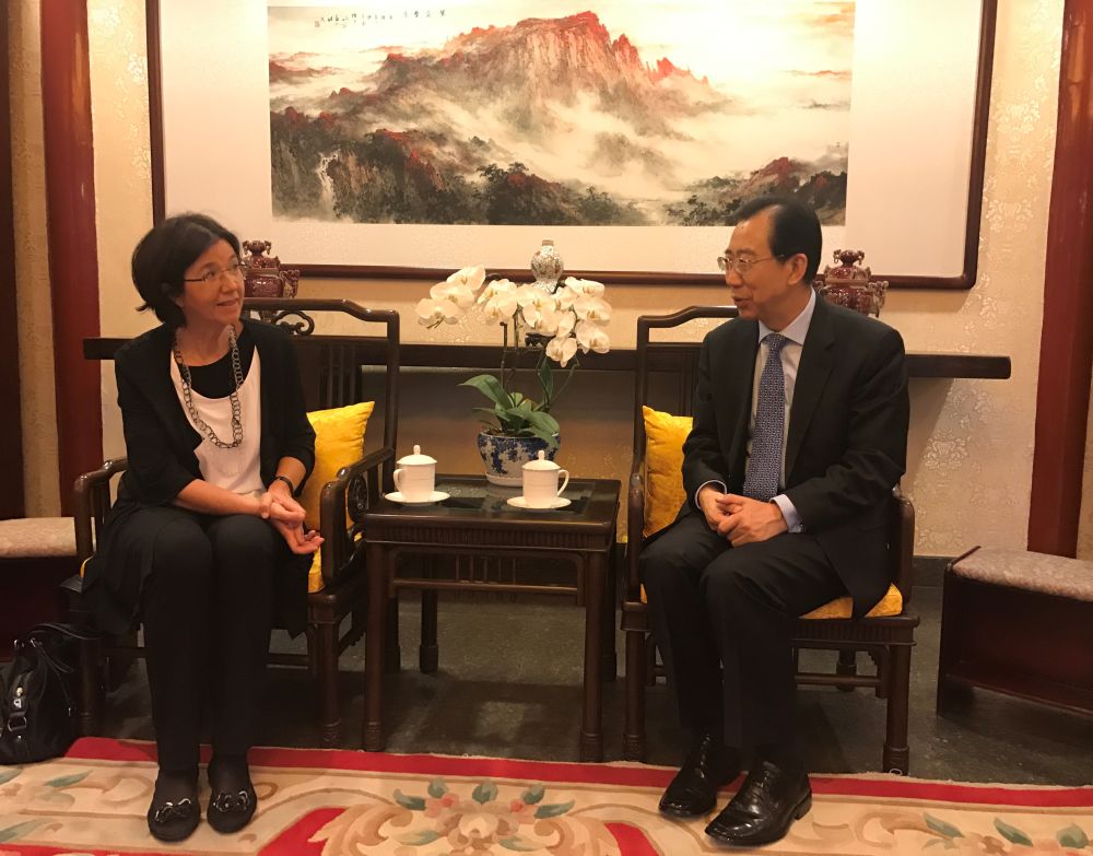 吳海龍會長會見奧地利社民黨議會黨團發言人穆托寧