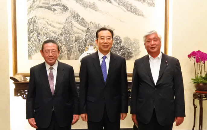 日本自民黨前副總裁山崎拓、 前防衛大臣中谷元訪華