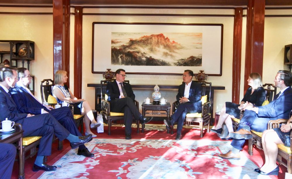 趙衛平副會長會見美國國會議員助手團