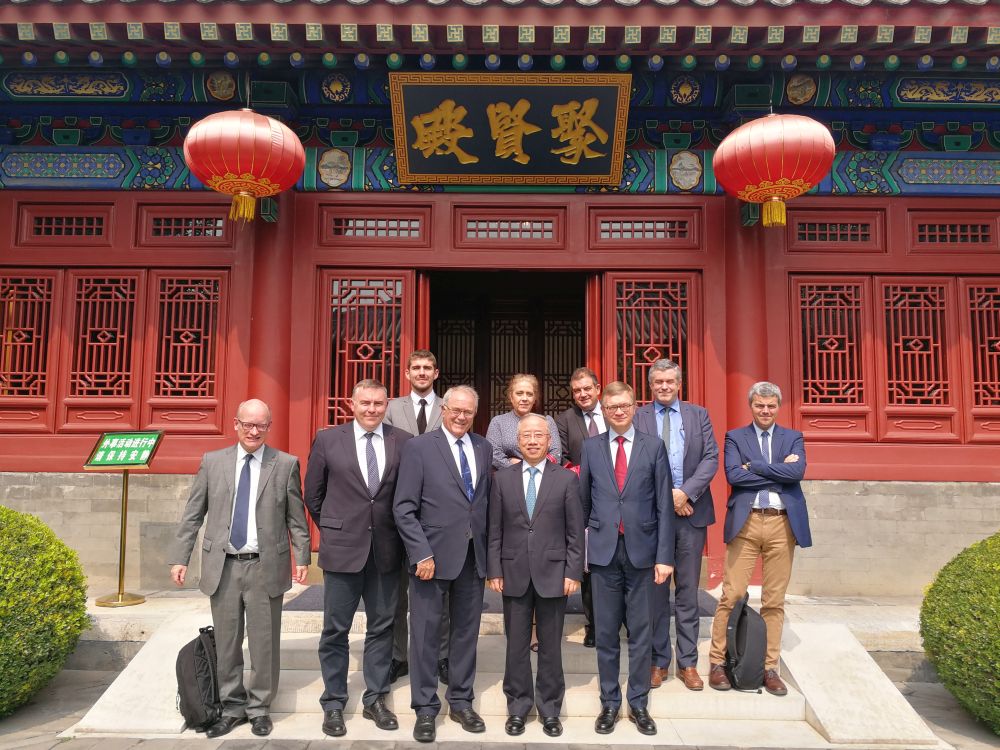 梁建全副會長會見戴高樂基金會會長高德弗蘭