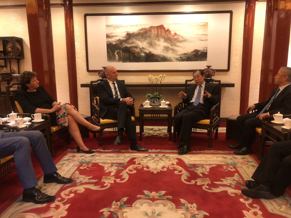 吳海龍會長會見德國勃蘭登堡州州長沃伊德克