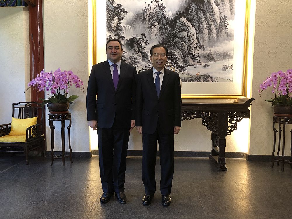 吳海龍會長會見阿塞拜疆駐華大使杰納利?阿克拉姆