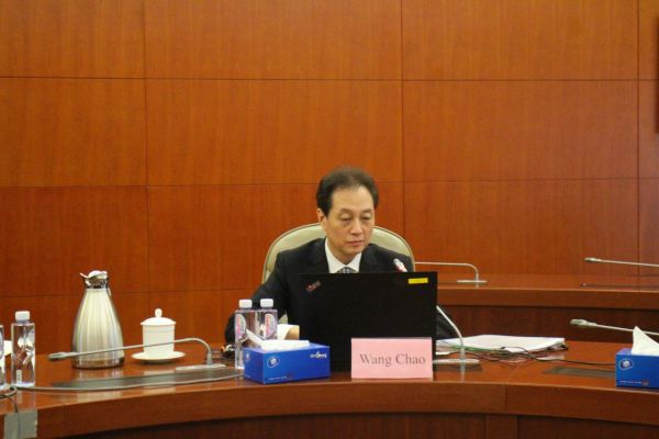 王超會長同尼扎米國際中心聯合主席、拉脫維亞前總統弗賴貝加視頻通話