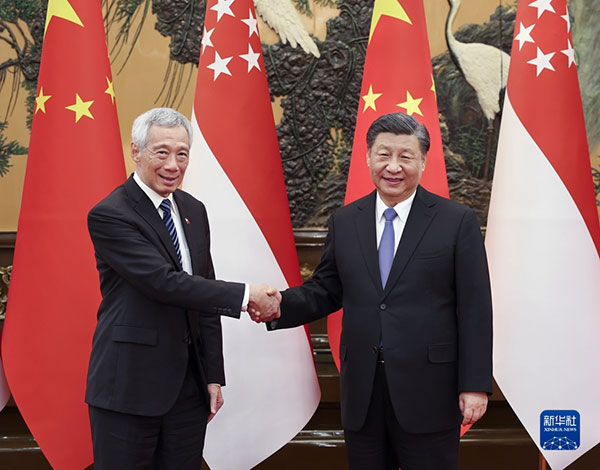 習近平會見新加坡總理李顯龍